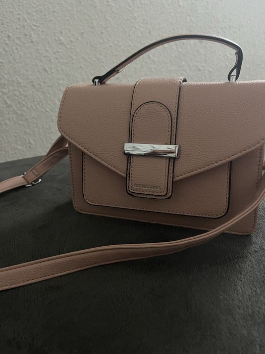 Чисто нова розова чанта