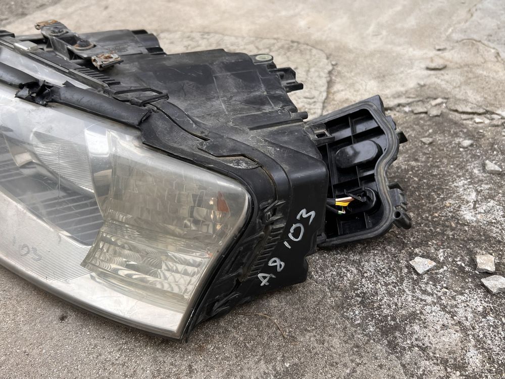 Ляв фар за Audi A8 D3 Xenon/Ауди А8 Д3 Ксенон