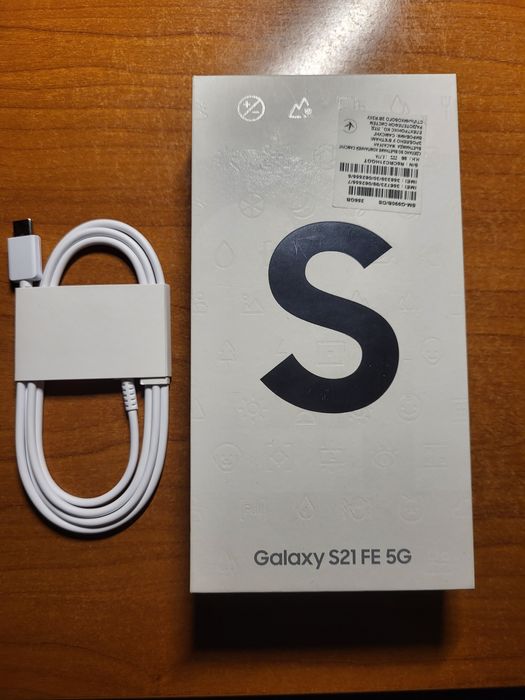 Samsung S21 Fe в отличном состоянии.