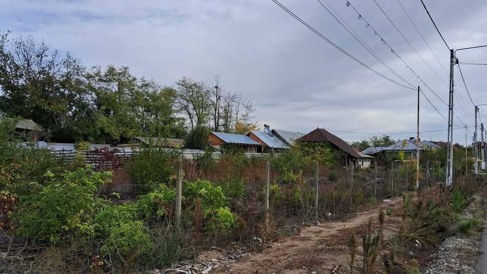 Vând casă ușor locuibilă