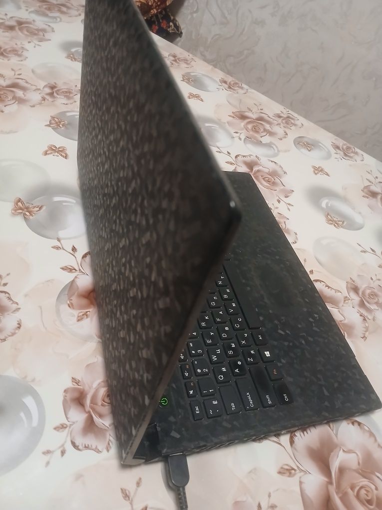 Nootbok lenovo sotiladi