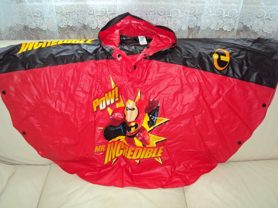 Детски дъждобран „Феноменалните“ Disney ( The Incredibles)  116 см.