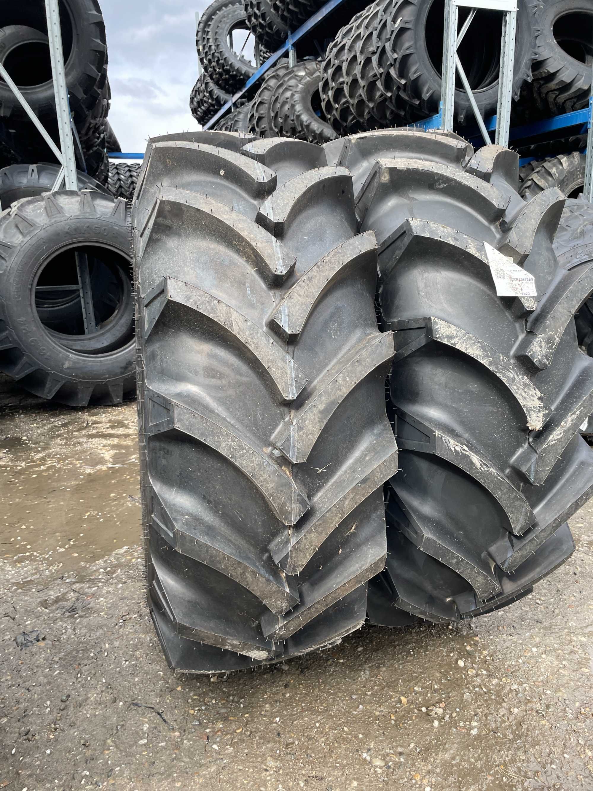 Anvelope noi 16.9-24 cu 10 pliuri pentru tractor fata marca OZKA