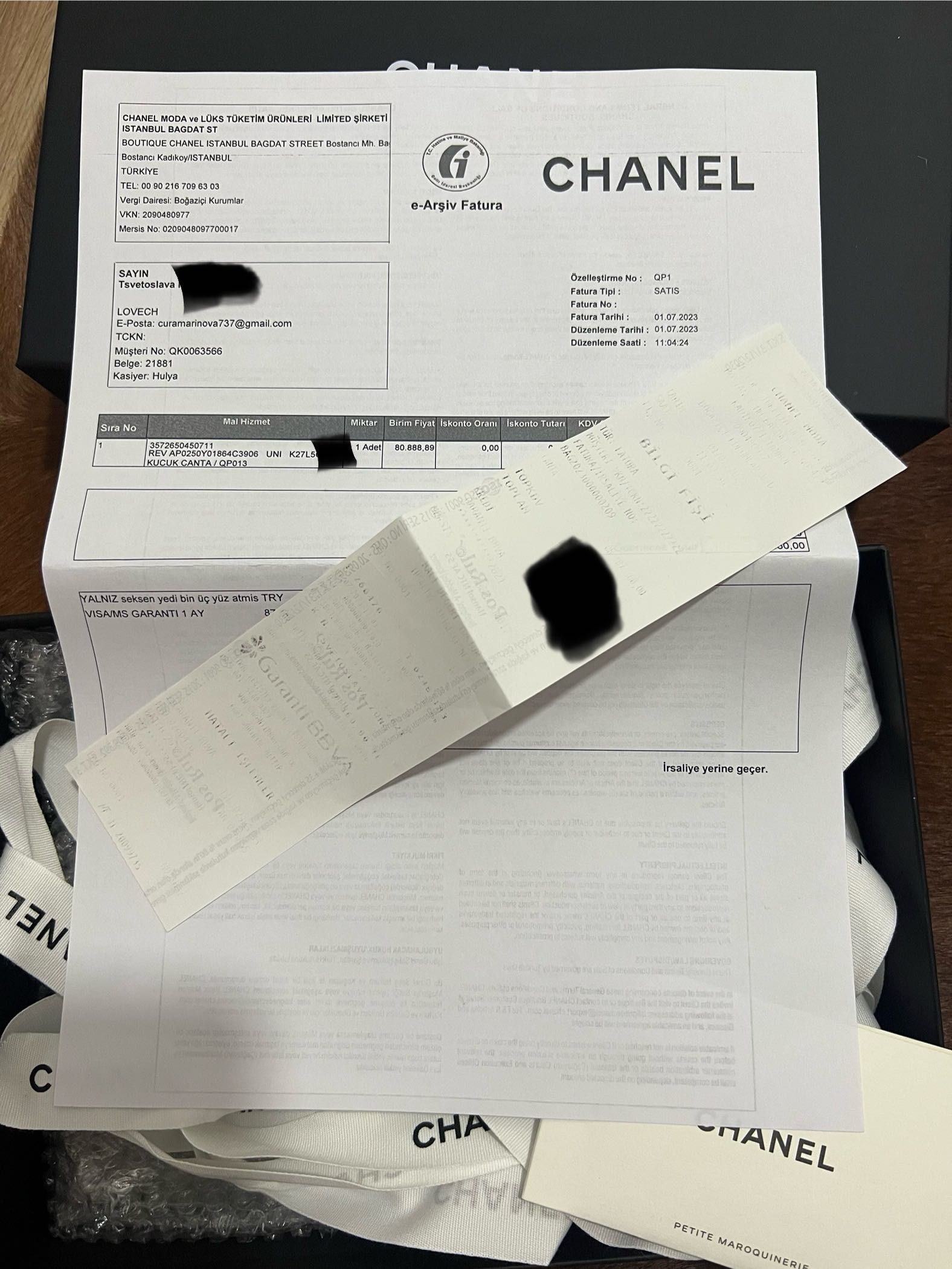 Chanel wallet on chain