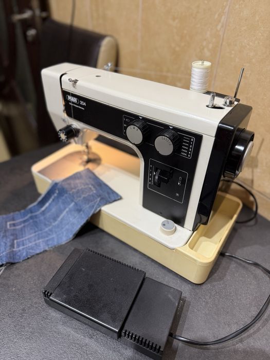 Masina de cusut festonat PFAFF 204  coase la gros Germania