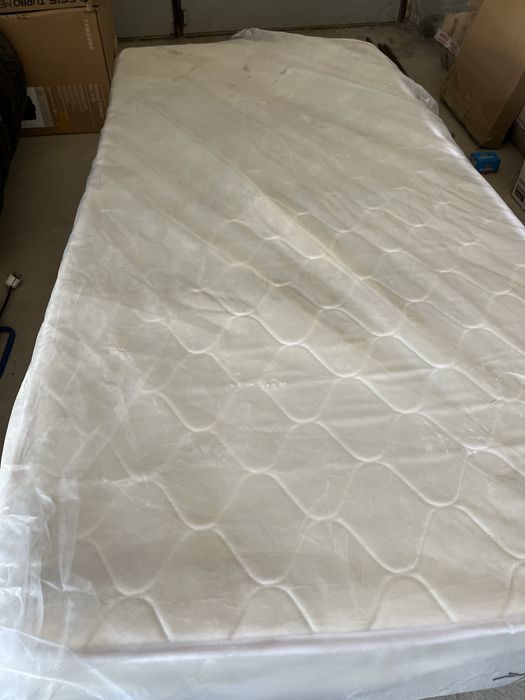 Матрац продается новый 2х0,80