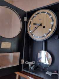 Стaринен стенен часовник Perdom Metrom