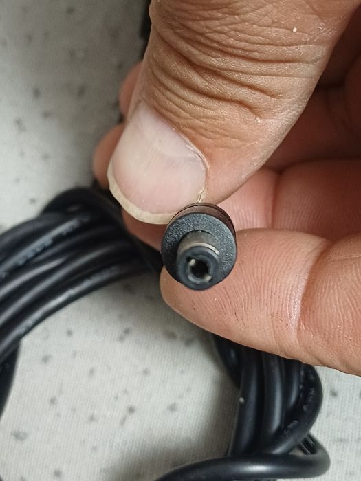 Incarcator alimentator 24v 1 5A in stare buna. Este testat