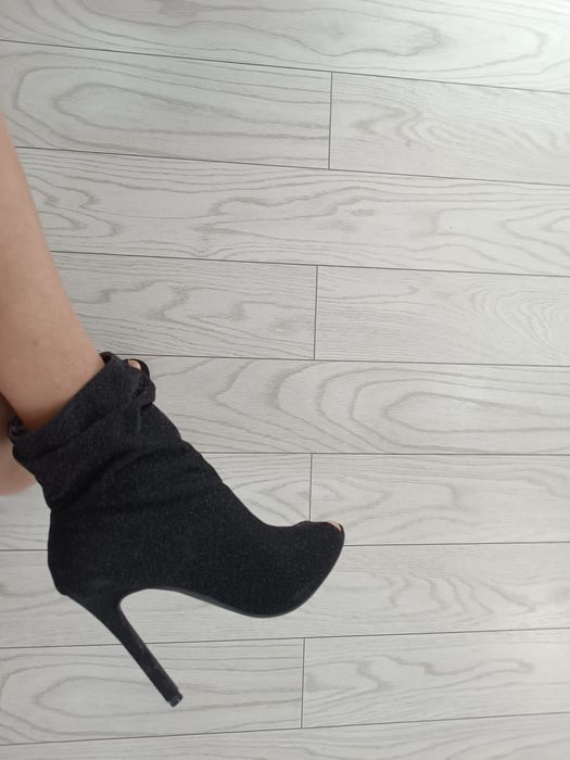 Ghetuțe cu toc superbe