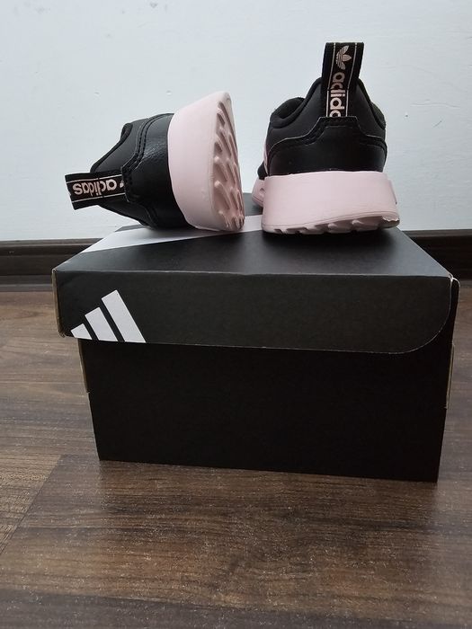 Adidași fete- mărimea 23