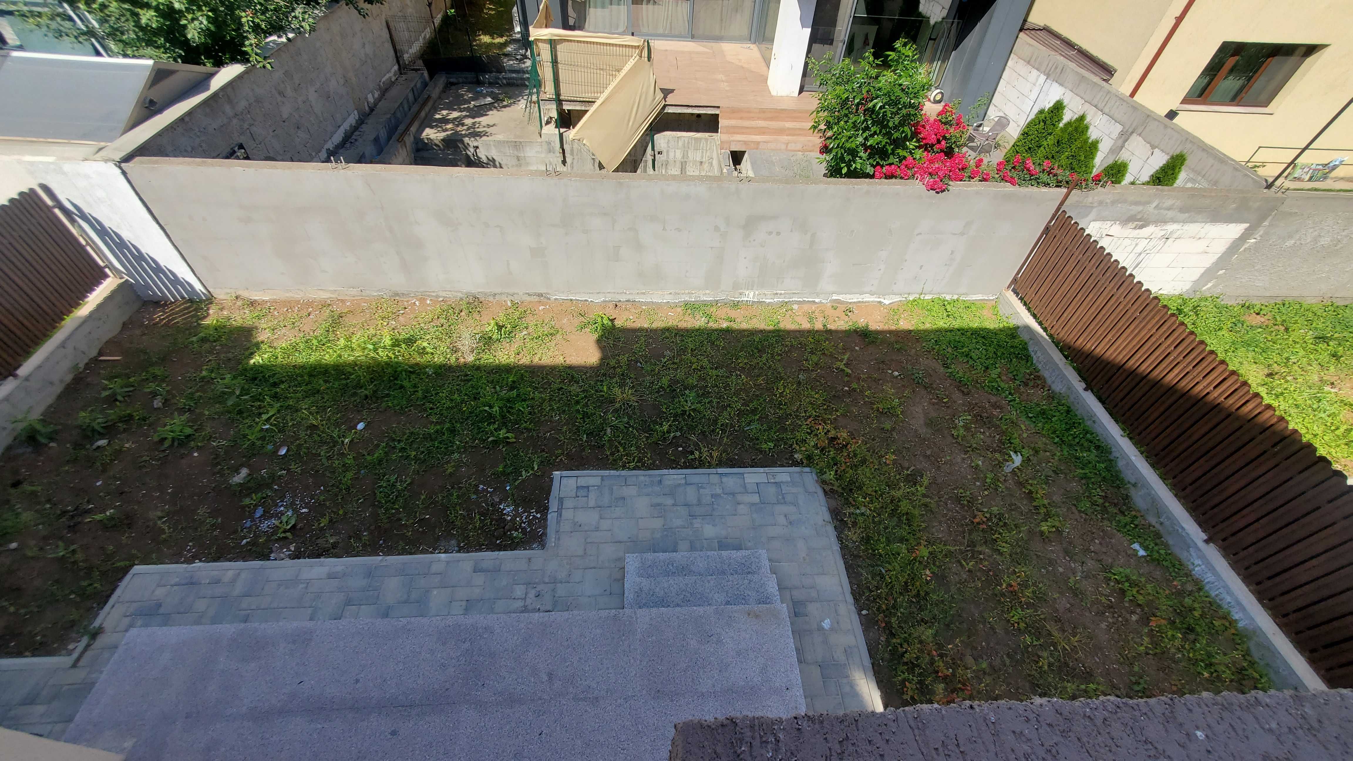 Case Dobroesti cu panouri fotovoltaice