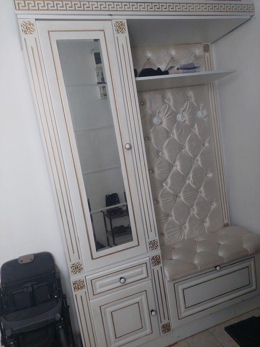 Срочно продам шкаф для прихожей