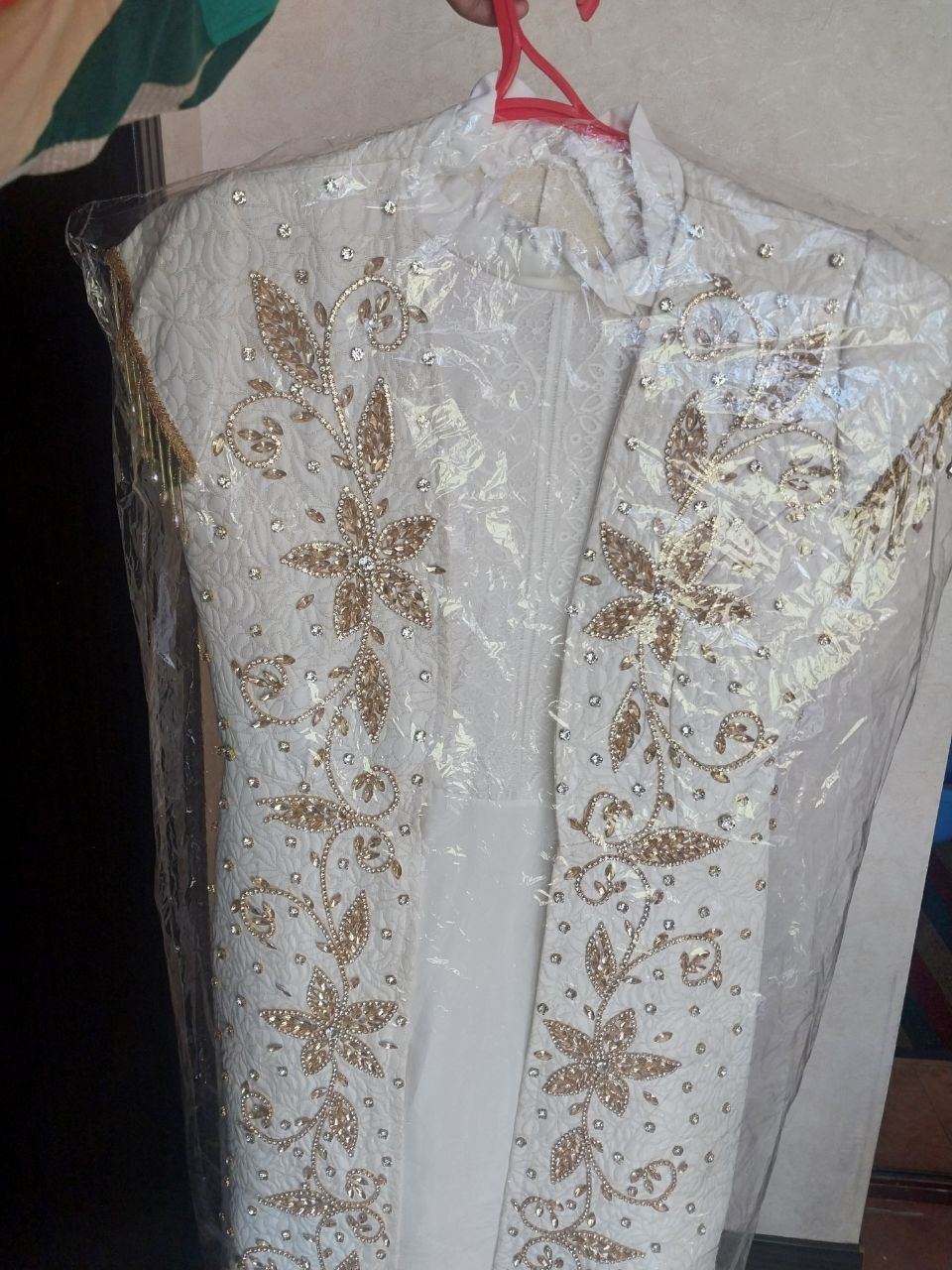 Ansambl sotiladi