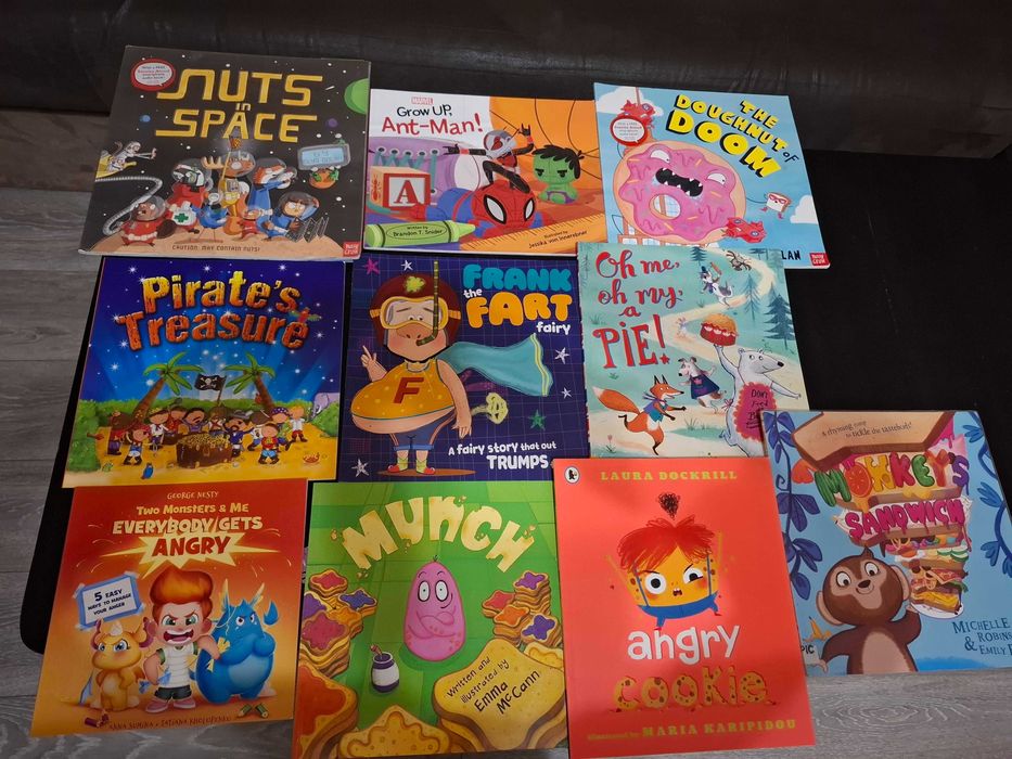 Много детски книжки на английски език
