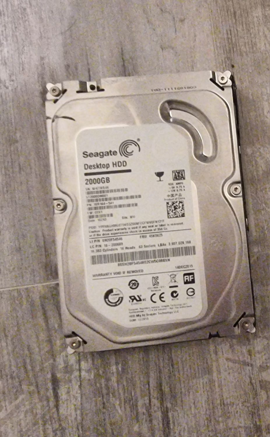 Vând Hard-disk de 2000GB