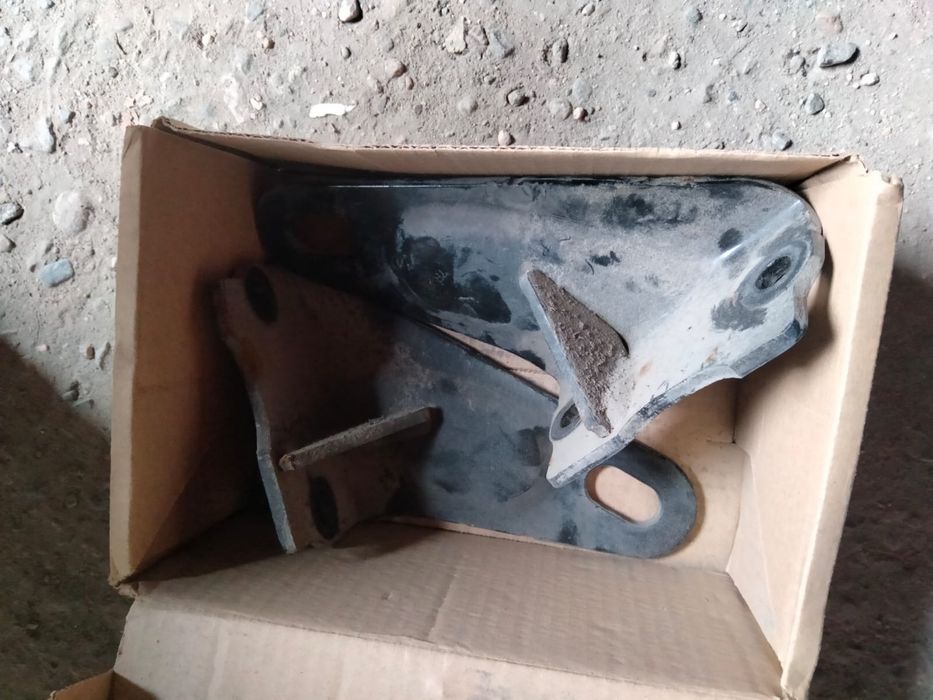 Штатный буксировочный крюк от lexus rx 350