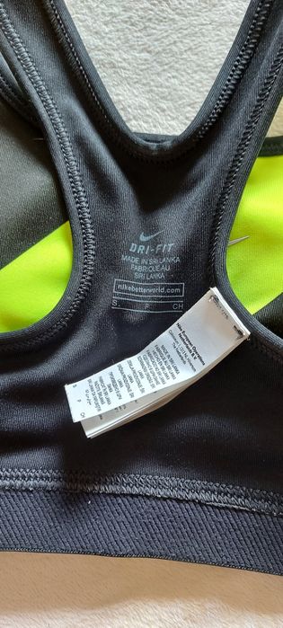 Спортен топ Nike