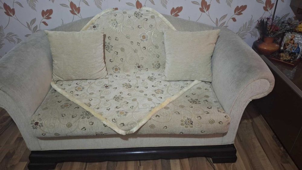 Vand set canapea 3 locuri, 2 locuri si 1 fotoliu
