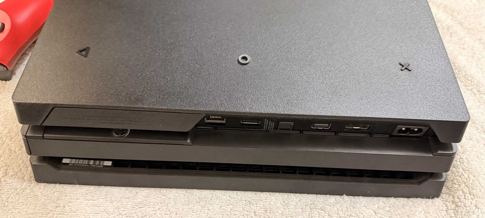 PS4 Pro, Playstation 4 Pro + два джойстика + игри