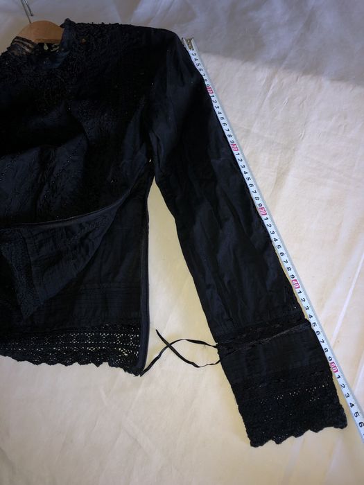 Bluza neagra cu broderii si dantela Oasis 38