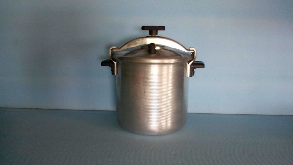 Тенджера под налягане,минутка