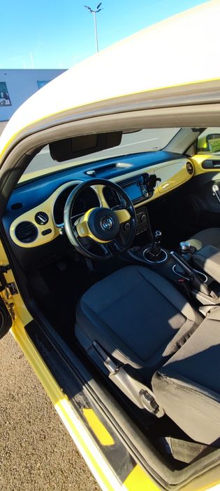 VW BEETLE 1.2 BENZINA 105 CP
2 geamuri electrice
dublu climatronic
sen