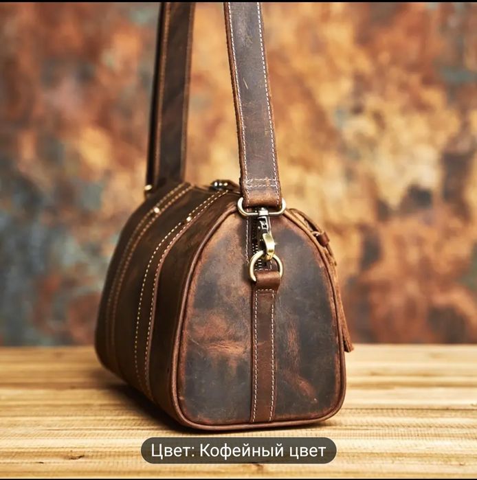 Мужская сумка через плечо из натуральной кожи.