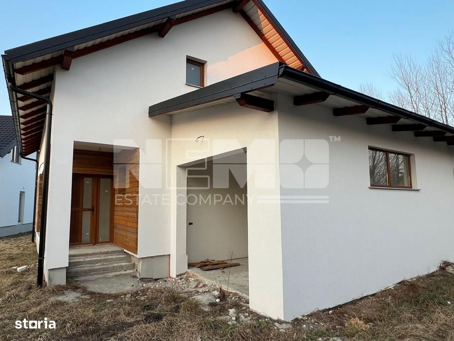 Case Semifinisate | Cu Garaj și curte
