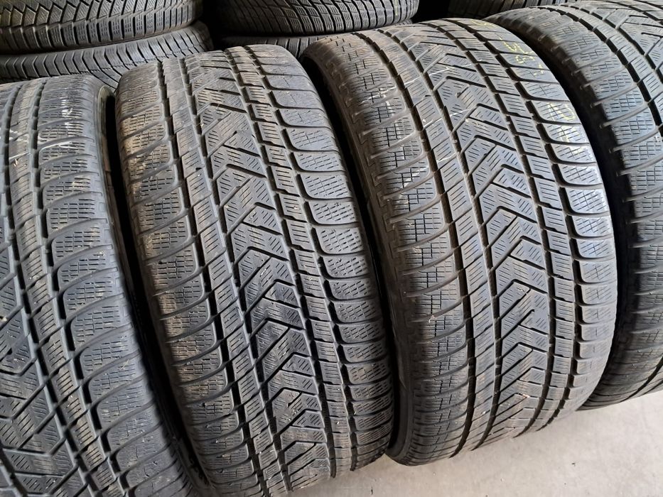 Anvelope second iarna 325 35 R22/285 40 R22 Pirelli