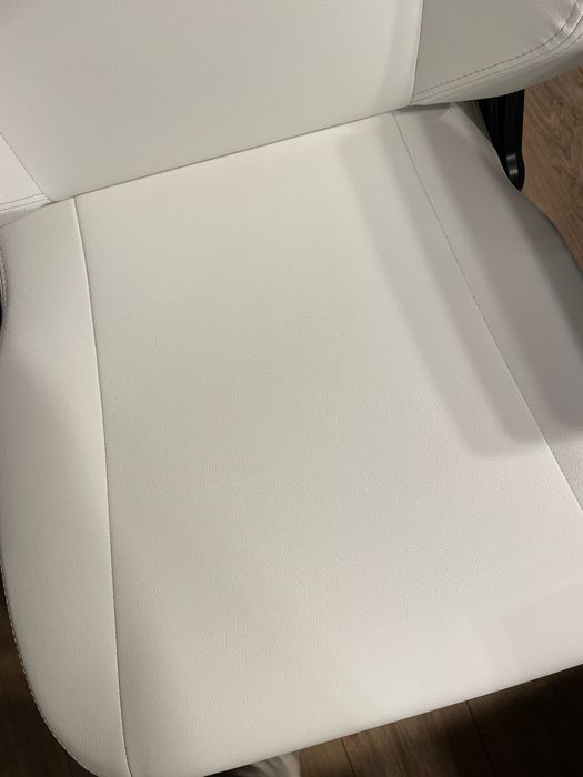 Noblechairs Hero White edition