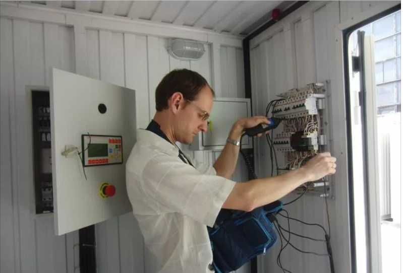 Электрик недорого: замена проводки, выключателя, установка люстры!