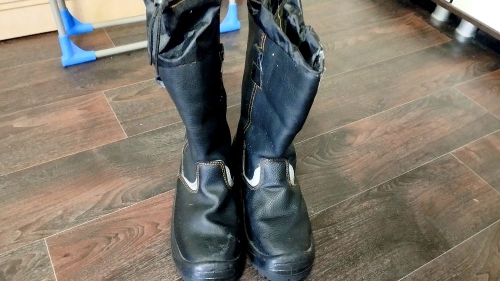 Новые зимние спецовочные сапоги