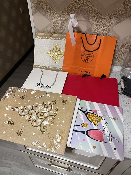 Продаю все эти подарочные пакеты, качество хорошее