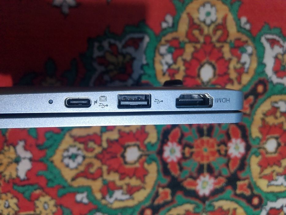 Notebook Infinix core 13 sotiladi.