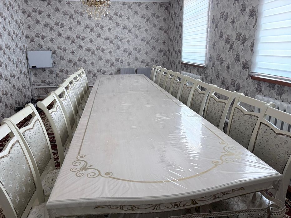 Стол стулья отличного качества почти новая