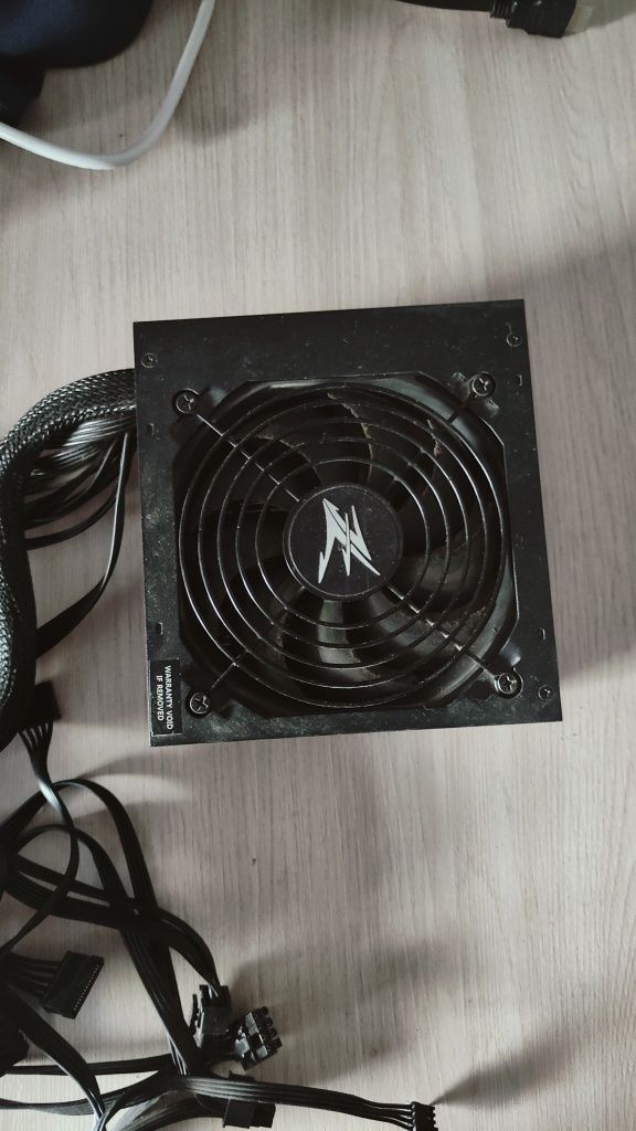 MegaMax 700W 80 plus