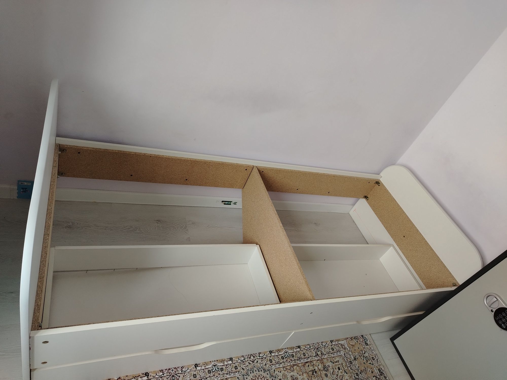 Продам кровать без матраса
