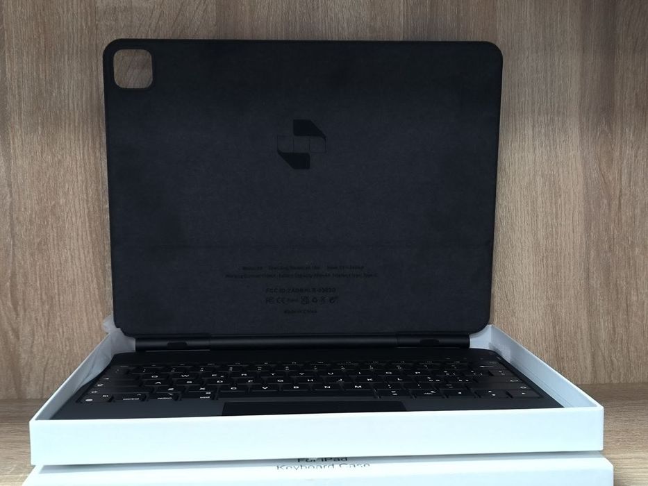 Husă cu tastatură Nuflaz pentru iPad, Cod 95351