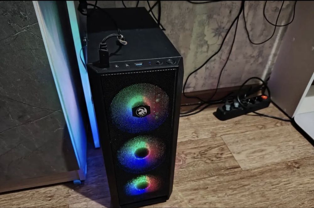 Компьютор в идеальном состочние срочно