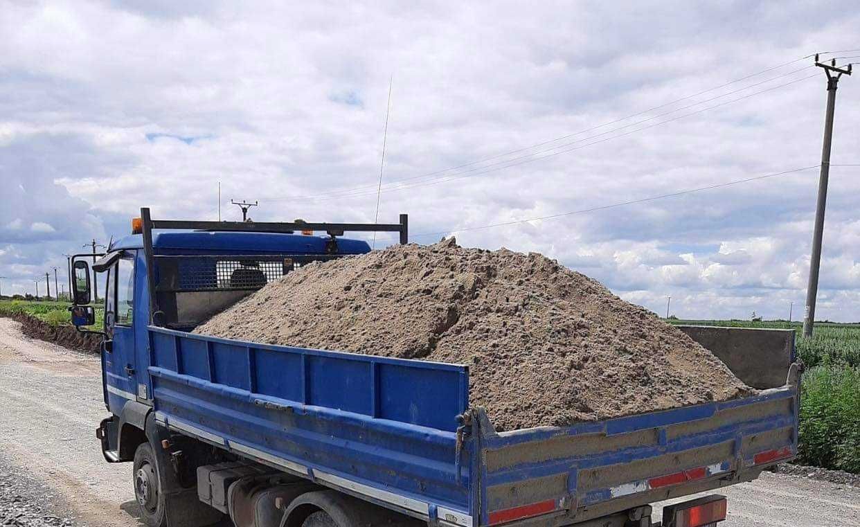 Transport moloz agregate nisip pamant pentru gazon sorturi