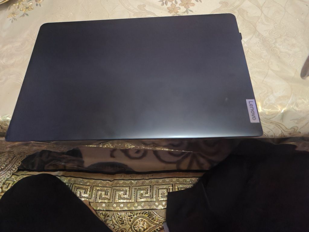 Noutbuk Lenovo IdeaPad1 256Gb ssd 8Gb ozu