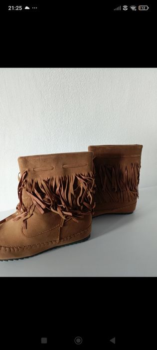 Ghete damă noi în cutie