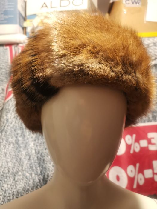 Căciulă dama din blana naturala moale și pufoasa - cadou de sărbători
