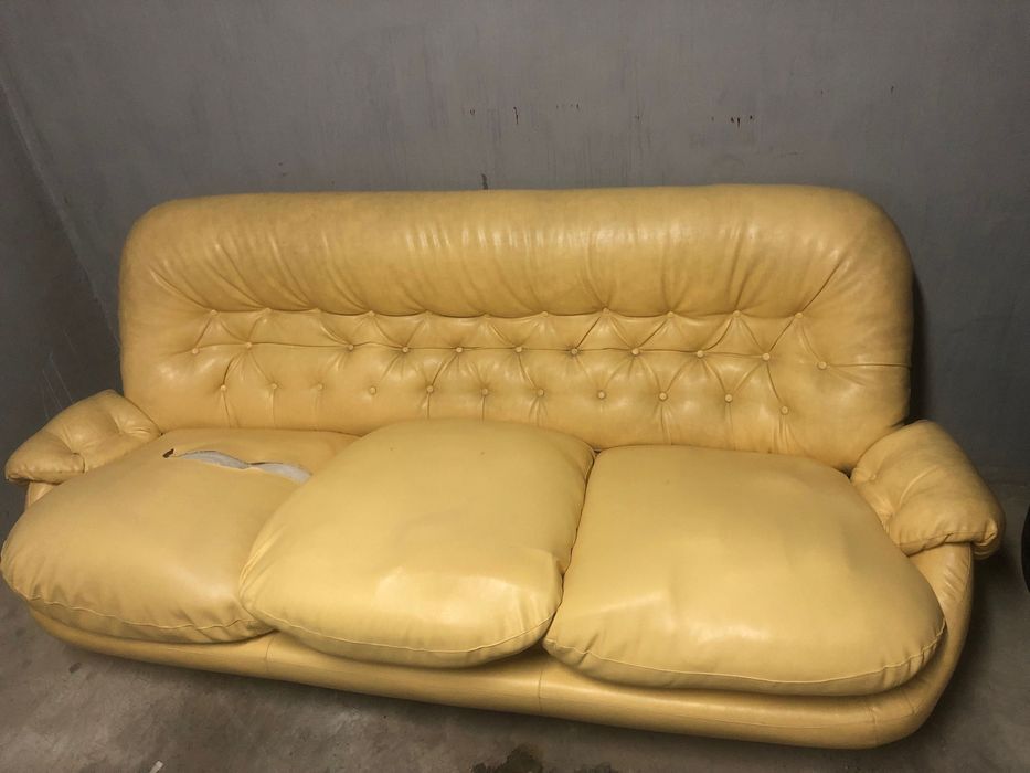 Диван 3ка и диван 2ка два фотьолаи една табуретка