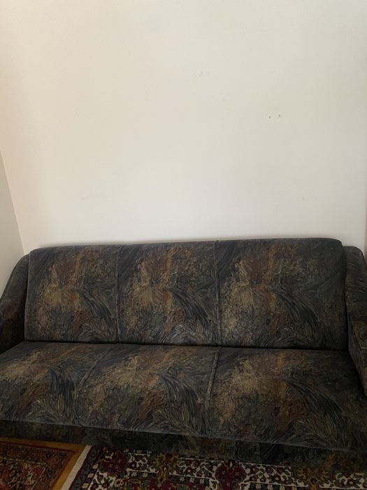 Vand canapea extensibila , stare foarte buna , tapiterie plus