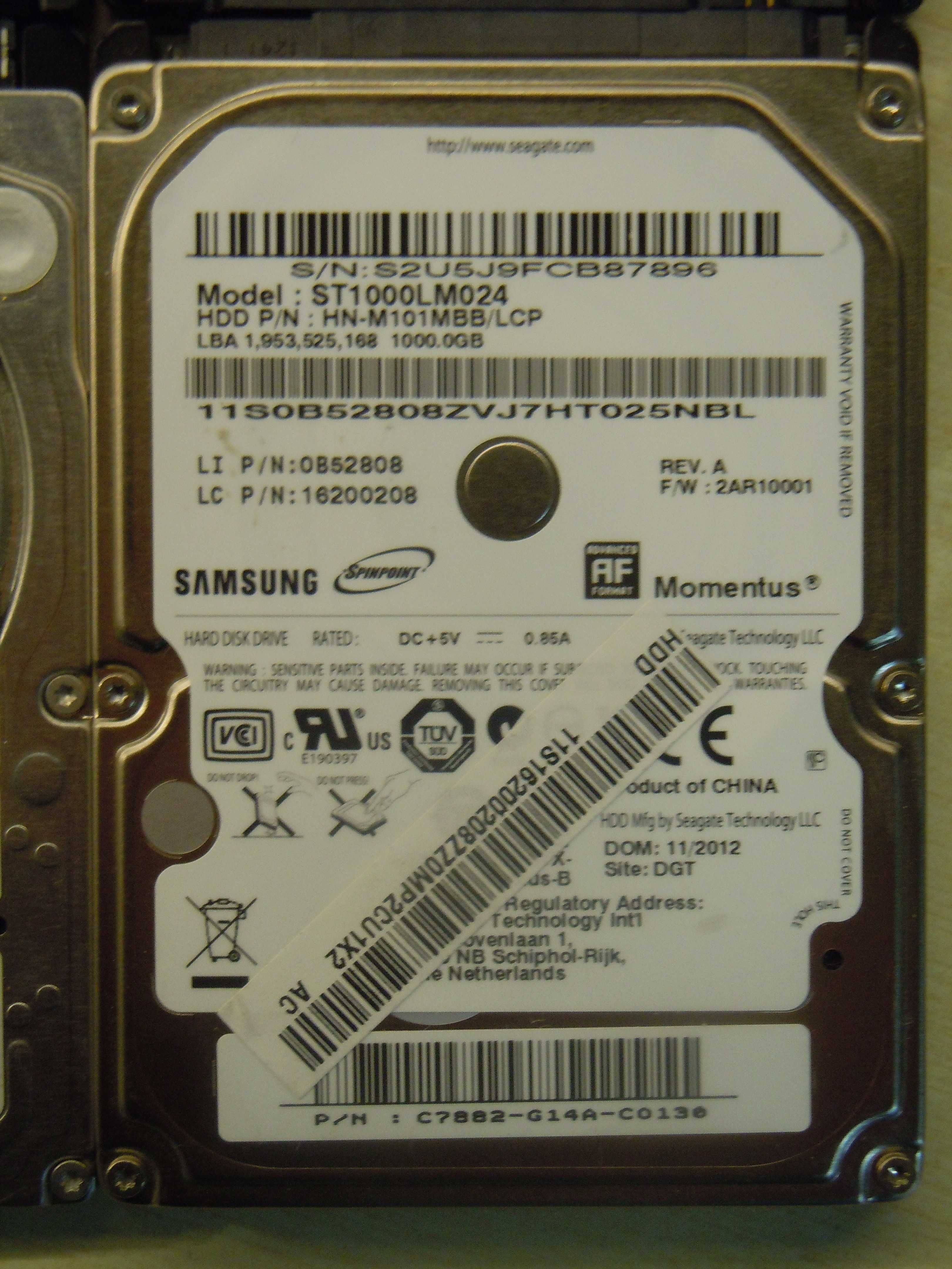 Vand hard disk-uri laptop de 1tb si de 500 gb