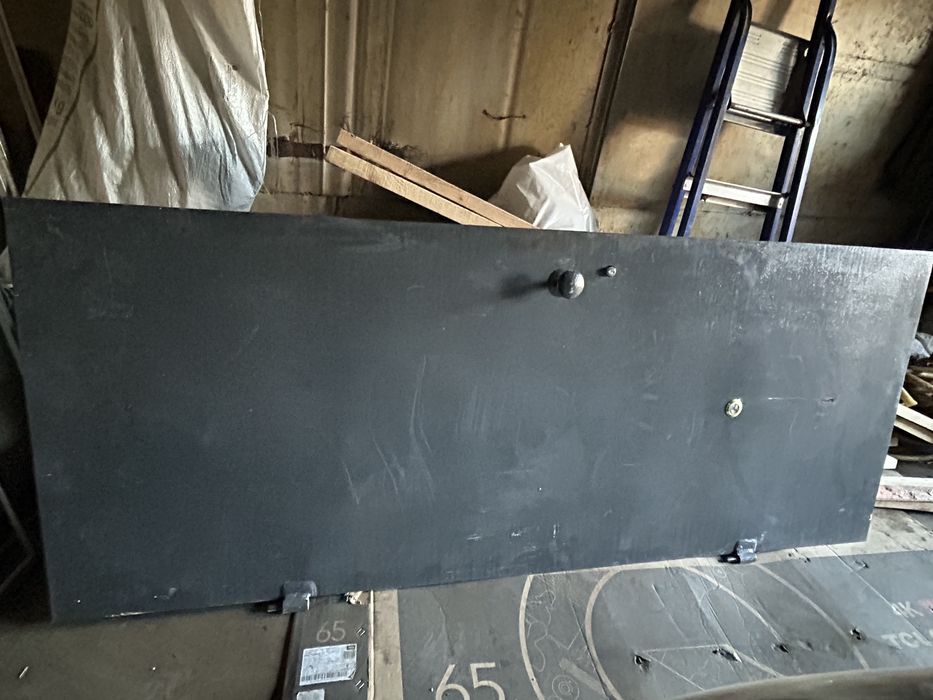 Продам железную входную дверь