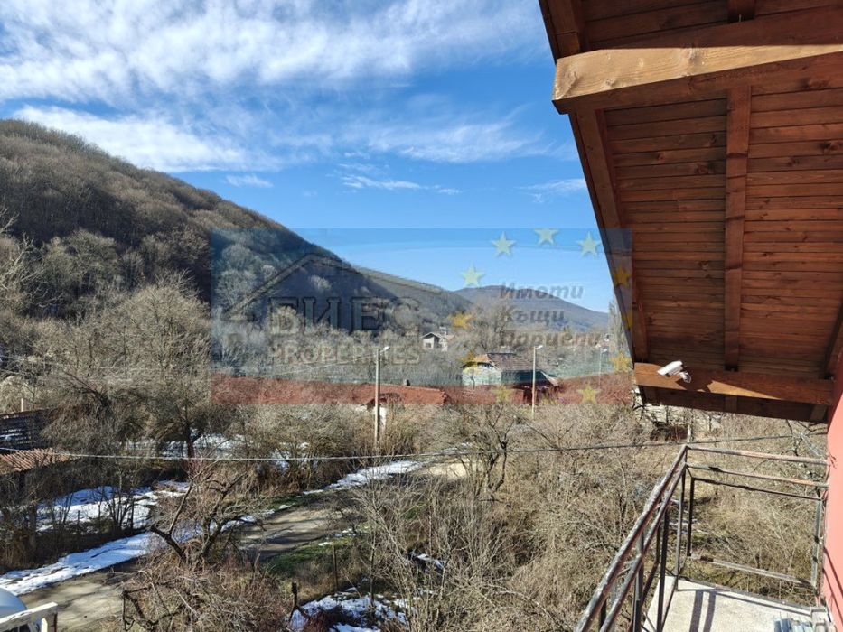 Продава се Къща в с. Углярци, Област Перник - 260 кв.м за 366 €/кв.м - Снимка #18