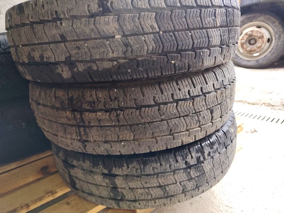 Vând 2 cauciucuri 195 75 16c