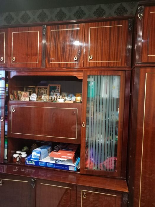 Отдам даром стенку